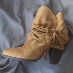 Heel Brown boots with fringe